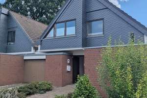 Horn, Nähe Mühlenviertel: 9,50 Meter breites Einfamilienhaus mit Garten und Garage