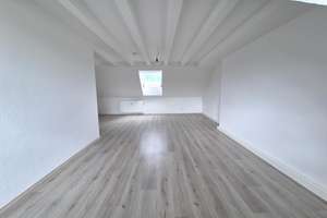 Ein Rückzugsort hoch oben – Dachwohnung mit Charme / A retreat up high – charming top-floor apartmen – Gartsträucherstraße 92, 47137 Untermeiderich, Duisburg – Vorschaubild 6