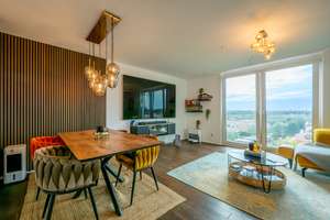 Wohnen mit Weitblick – stilvolle 3-Zimmer-Wohnung mit exklusivem Skylineblick – 60438 Kalbach-Riedberg, Frankfurt am Main – Vorschaubild 1