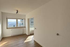 Sanierte 2,5 ZKB-Wohnung, Balkon, Aufzug & Garage im Herzen von Siegen! – Friedrich-Erbert Straße 28, 57072 Siegen, Siegen – Vorschaubild 7