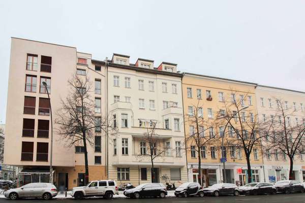 Vermietet: 2-Zimmer-Altbauwohnung im 4. OG (ohne Aufzug) mit Keller nahe Rosenthaler Platz