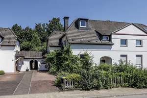 Idyllisches Reihenendhaus mit großem Garten und Potenzial in ruhiger Wohnlage von Bergerhausen 
