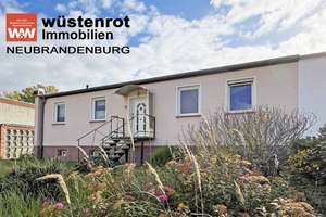 GROSSZÜGIGES WOHNEN AUF EINER EBENE MIT ÜBERDACHTER TERRASSE + GARAGE + VIEL PLATZ IM UNTERGESCHOSS – Die vollständige Adresse der Immobilie erhältst du vom Anbieter., 17087 Altentreptow – Vorschaubild 1