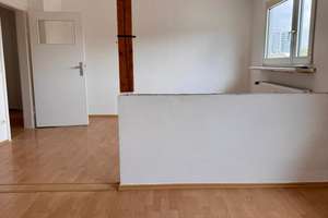 Frisch tapezierte 3-Zimmer Dachgeschosswohnung in Duisburg-Neudorf – Neudorfer Straße 117, 47057 Neudorf-Süd, Duisburg – Vorschaubild 2