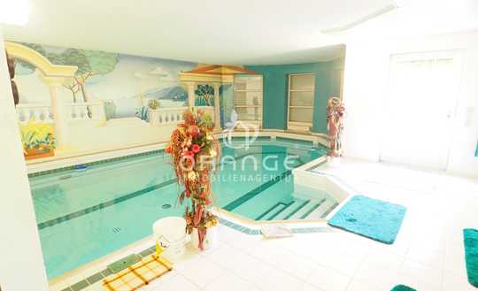 *** Top gepflegte Villa mit Charme – Wohnen mit Pool 
                    in Pliezhausen ***