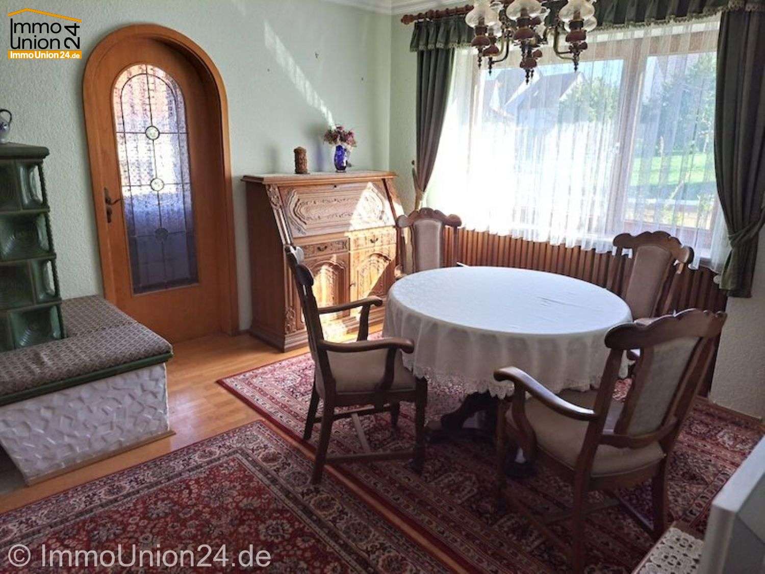 Immobilie in Spalt - TOP 220 qm Ein- Zweifamilienhaus mit Ausbaureserve im Dachgeschoss und 2 Garagen auf 1.320 qm Grund - Bild 4