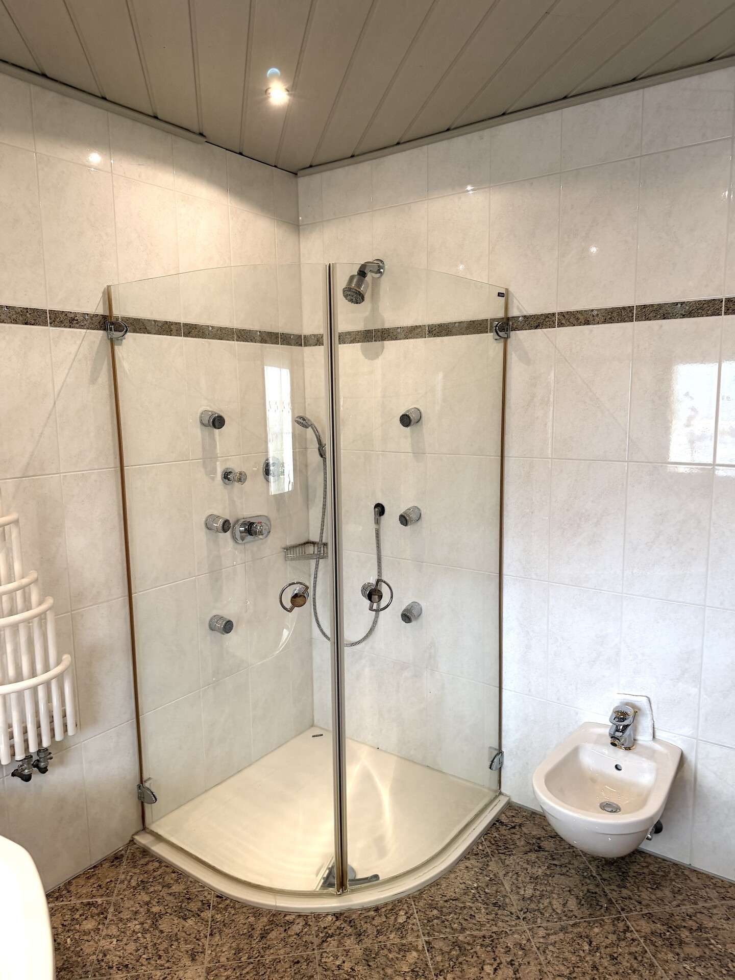 Immobilie in Heidenrod - Stilvolles Ein-/Zweifamilienhaus auf schönem Areal - Bild 10