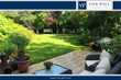 Großzügiges Zweifamilienhaus mit Villencharme trifft sonnigen Garten