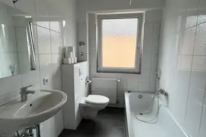 Helle Zweizimmerwohnung mit Gemeinschaftsgarten – Leverkusen – Vorschaubild 3