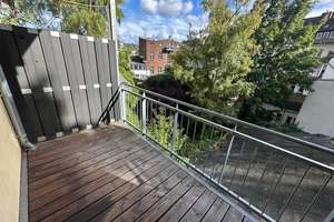 ALTBAUJUWEL MIT BALKON – 2 ZIMMER IN TOP-LAGE