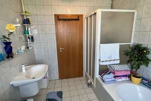 Ländliche Ruhe trifft großzügiges Wohnen – Anwesen mit Nutzungspotenzial Nähe Rain! – Die vollständige Adresse der Immobilie erhältst du vom Anbieter., 86688 Marxheim – Vorschaubild 4