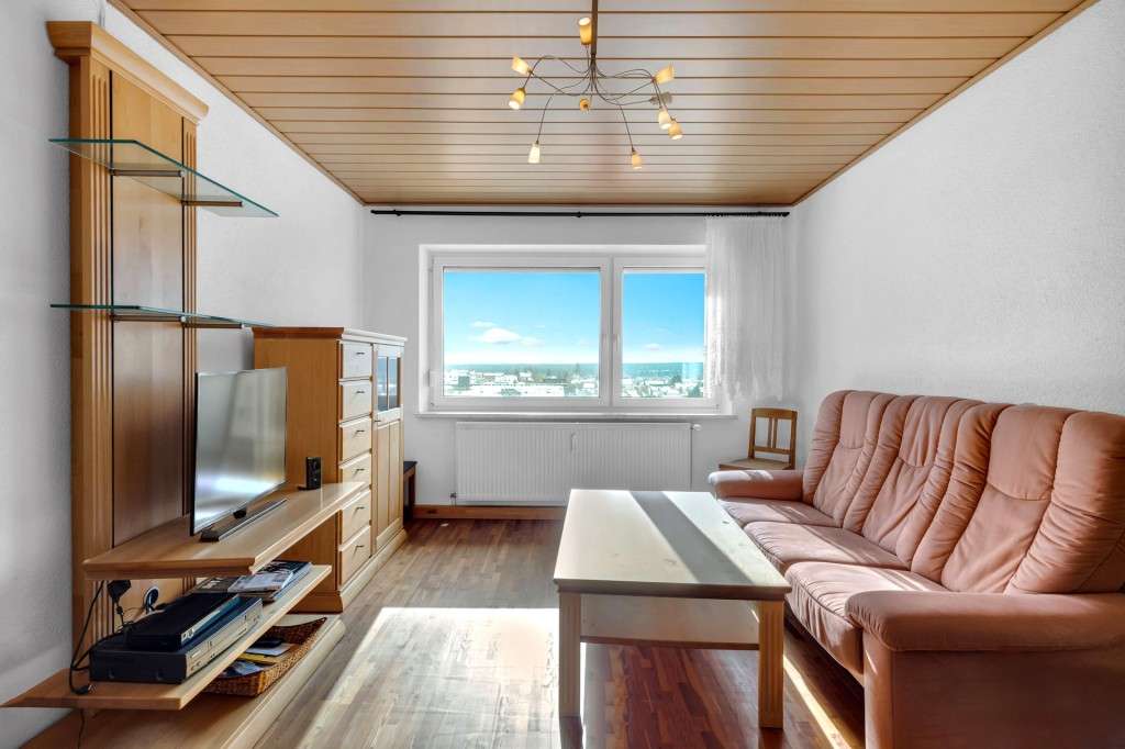 Immobilie in Pressath - Fernsicht geboten! Gepflegtes Dreifam.-Haus mit zwei Garagen und Carport - Bild 4