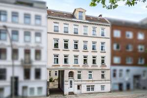 Uhlenhorst: Gepflegte Altbauwohnung mit Charme, Perspektive & aktiver WEG – Die vollständige Adresse der Immobilie erhältst du vom Anbieter., 22085 Barmbek-Süd, Hamburg – Vorschaubild 2