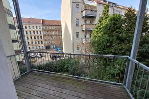 Zweitbezug - Moderne Altbauwohnung mit Balkon