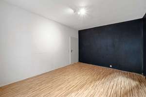 Charmante 3-Zimmer-Altbauwohnung mit Balkon im begehrten Stuttgart-West – Die vollständige Adresse der Immobilie erhältst du vom Anbieter., 70197 Rotebühl, Stuttgart – Vorschaubild 2