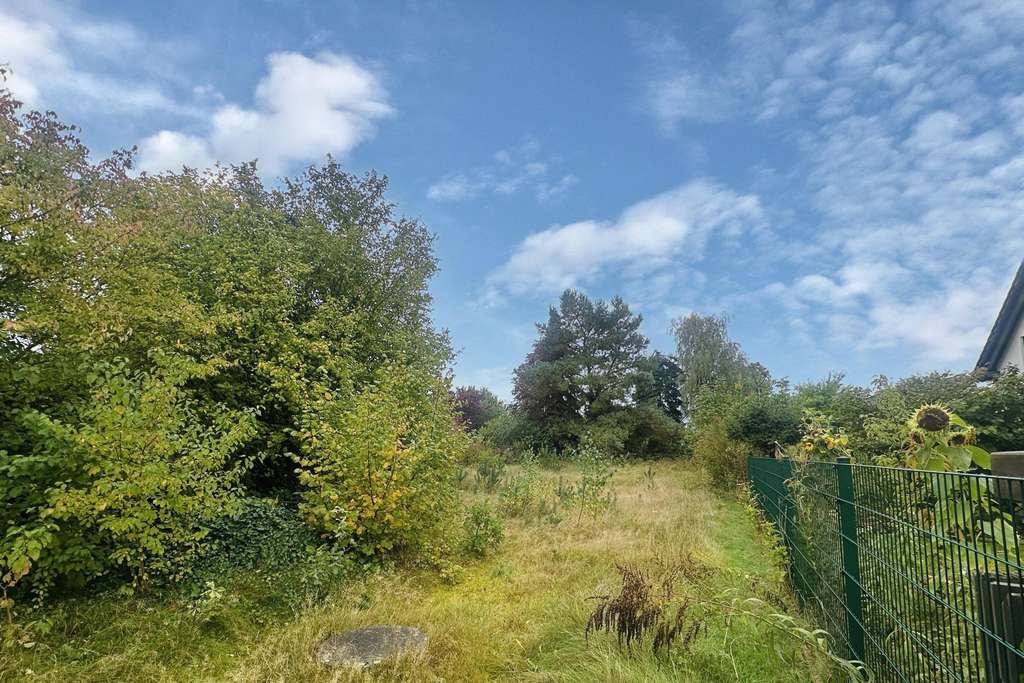 Immobilie in Groß Grönau - Sanierungsbedürftige Doppelhaushälfte auf attraktivem Grundstück  - Bild 2