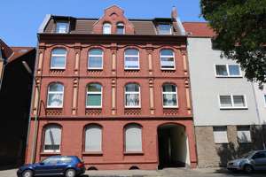 !!! 3,5 RAUM DG -  WOHNUNG , IN RUHIGER, GESUCHTER WOHNLAGE. RENOVIERT UND MODERNISIERT !!!
