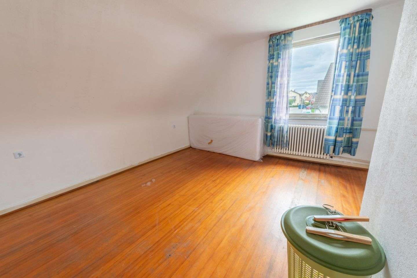 Immobilie in Bühl - Zweifamilienhaus plus vermietete Werkstatt in Bühl - Bild 1