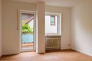 Renovierte 2-Zim.-Wohnung mit Einbauküche, 2x Balkonen & Stellplatz im schönen Bogenhausen – Die vollständige Adresse der Immobilie erhältst du vom Anbieter., 81925 Oberföhring, München – Vorschaubild 3