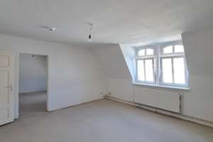 Heimwerker aufgepasst: 3-Zimmer-Dachgeschosswohnung mit Gestaltungspotenzial zu vermieten! – Pestalozzistr. 1, 12557 Köpenick, Berlin – Vorschaubild 2