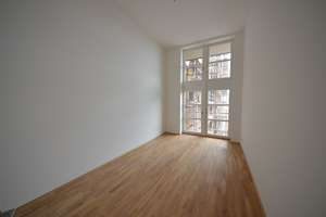 "Großzügige Maisonette am Gutenbergplatz – Licht, Raum und Balkon auf zwei Ebenen" – Gutenbergplatz 3, 4103 Zentrum-Südost, Leipzig – Vorschaubild 3
