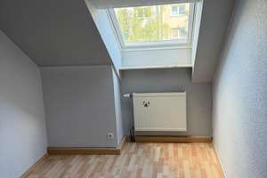 3-ZKB Dachgeschosswohnung mit Garage in Mannheim-Rheinau – gute Anbindung, WG geeignet – Die vollständige Adresse der Immobilie erhältst du vom Anbieter., 68219 Rheinau, Mannheim – Vorschaubild 10