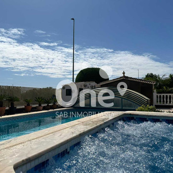 One SAB Inmobiliaria verkauft freistehendes Anwesen mit beheiztem Pool in Colinas de San Antonio
