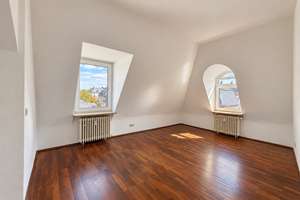 Über den Dächern von Sachsenhausen-Nord: Altbau-Etage mit Aufzug und Skylineblick – 60594 Sachsenhausen-Nord, Frankfurt am Main – Vorschaubild 15