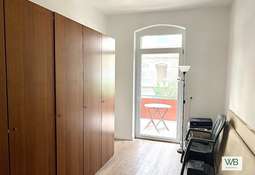 Zimmer vor dem Balkon