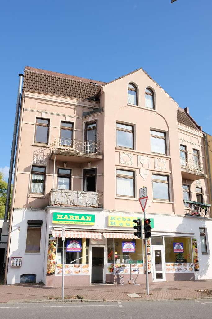 Kapitalanlage 7 Wohnungen & 3 Gewerbeeinheiten + Bauland