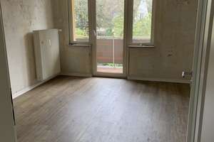 Teilsanierte 3,5 Zimmer-Whg. mit Balkon zum 01.11.2026