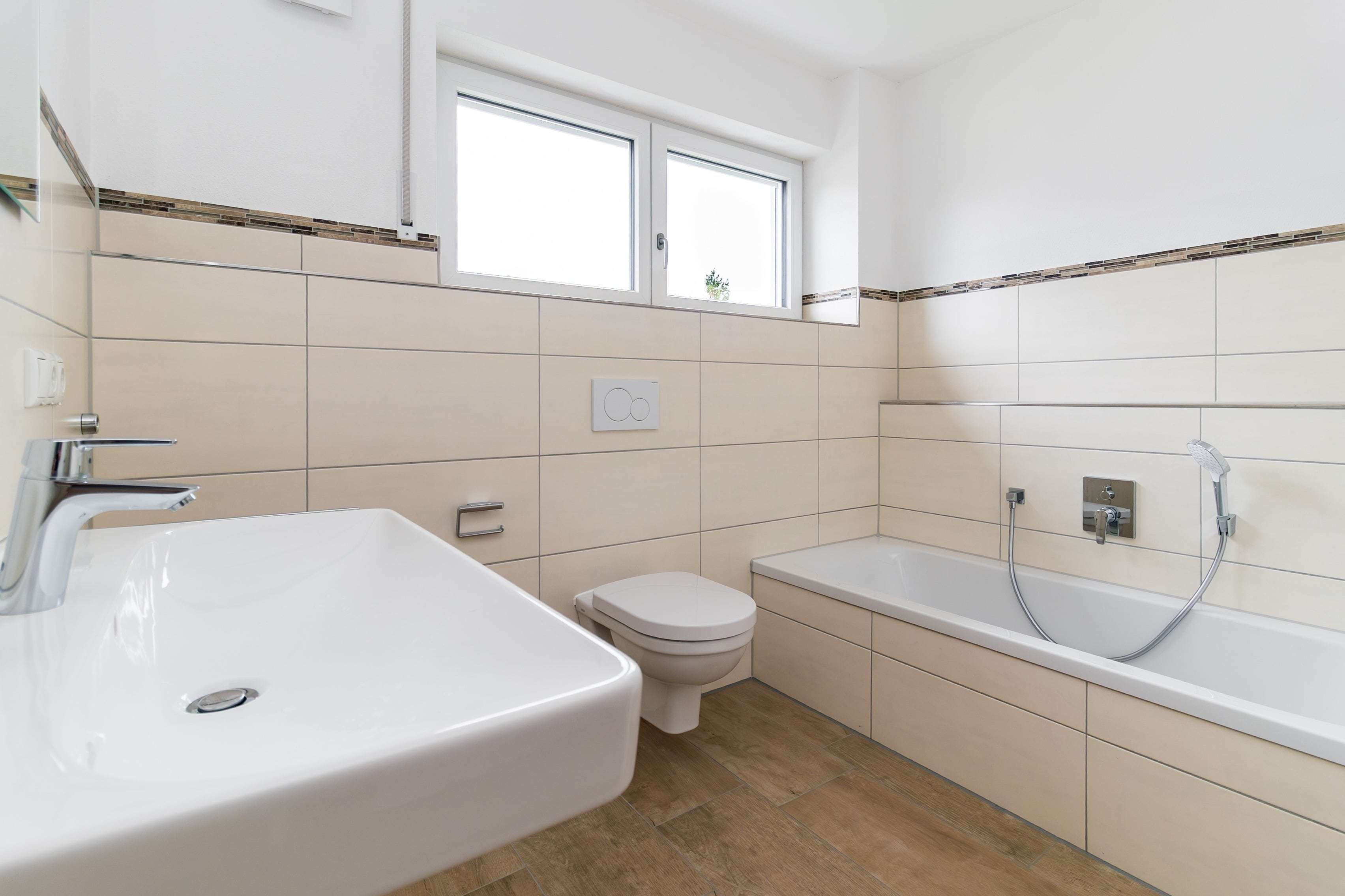 Immobilie in Aindling - Neubau von 2023 - Reihenmittelhaus mit Einzelgarage und Stellplatz - PV und Speicher - TOP-Modern!  - Bild 1