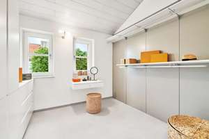 Viel Raum und Privatsphäre: Stilvolles Ensemble aus Haupt- und Gästehaus mit Traumgarten – Die vollständige Adresse der Immobilie erhältst du vom Anbieter., 81375 Neuhadern, München – Vorschaubild 5