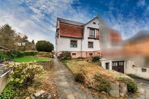 Charmante Doppelhaushälfte mit zwei Wohneinheiten und Garagen – Die vollständige Adresse der Immobilie erhältst du vom Anbieter., 4680 Colditz – Vorschaubild 1