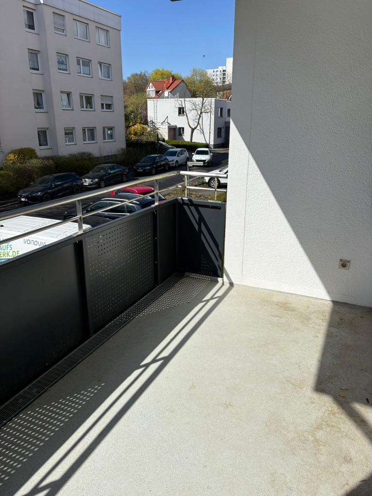 Immobilie in Steinbach - Renovierungsbedürftige 4-Zimmer Wohnung in Steinbach/Taunus - Bild 4