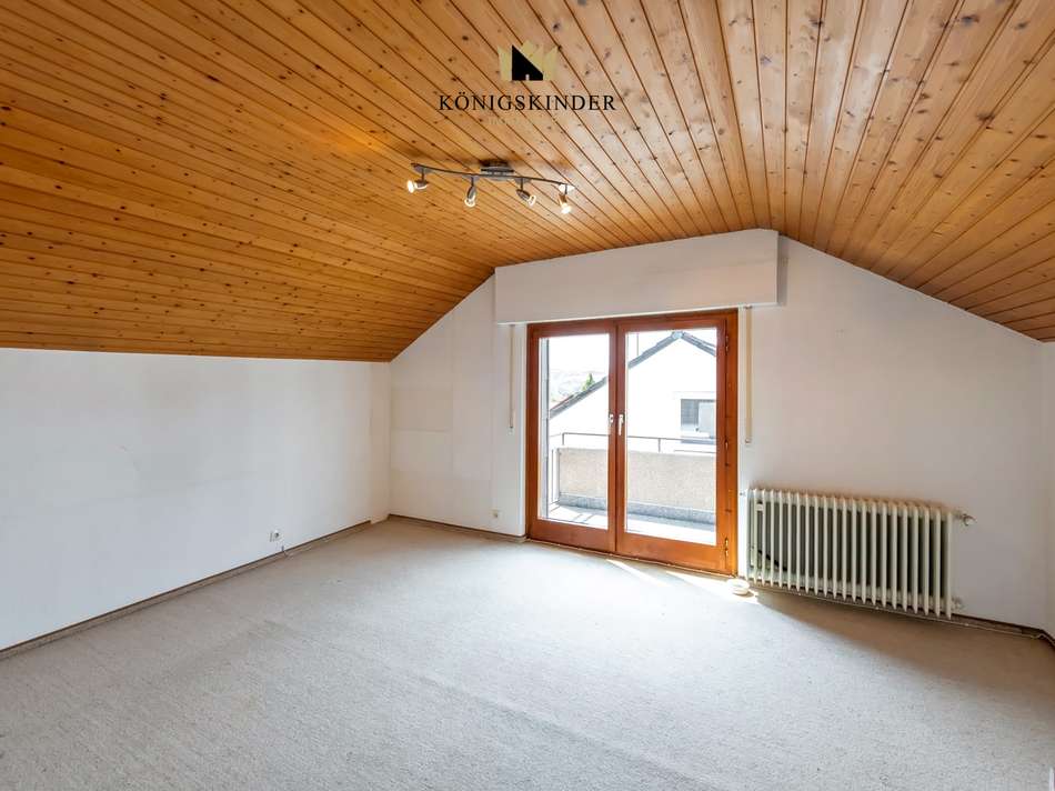 OG: Zimmer 1 mit Balkon