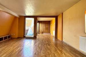 Seltenes Penthouse mit Terrasse, Altbaucharme und außergewöhnlichem Raumgefühl in Moabit