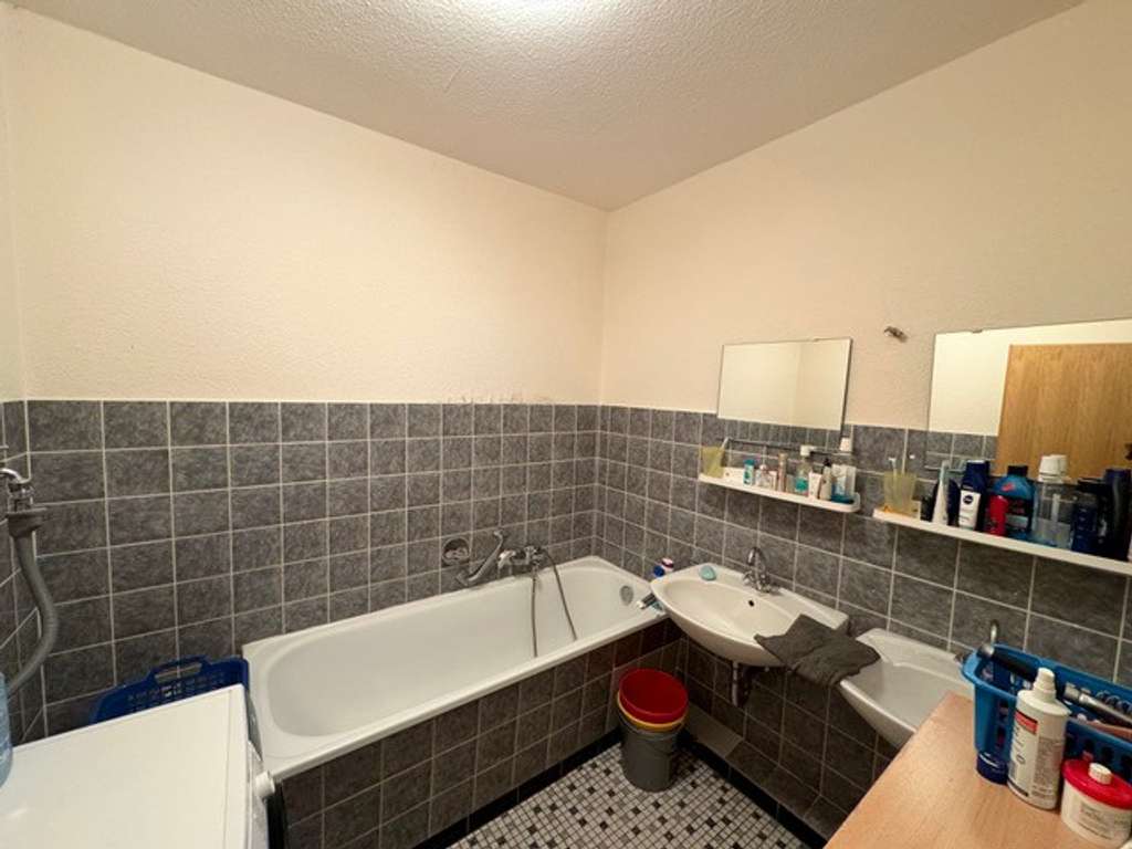 Immobilie in Oerlinghausen -  geräumige 3-Raum-Wohnung mit Westbalkon, Aufzug und Keller - Bild 2