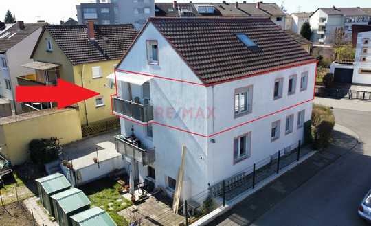 Sanierte 1. OG Wohnung im 3FH mit Balkon, Garten und Stellplatz!