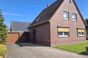 Klassisches Einfamilienhaus - 2 Bäder - Dachterrasse - Garage - 2 Stellplätze - ruhige Lage – Die vollständige Adresse der Immobilie erhältst du vom Anbieter., 26419 Schortens – Vorschaubild 1