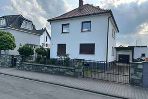 Zweifamilienhaus mit Erweiterungspotenzial – Die vollständige Adresse der Immobilie erhältst du vom Anbieter., 64546 Mörfelden-Walldorf – Vorschaubild 1