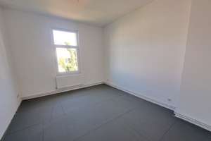 Erstbezug! Frisch sanierte 4-Zimmer-Wohnung mit Balkon und Dusche in Bremerhaven-Lehe! – Adolfstraße 24, 27576 Lehe, Bremerhaven – Vorschaubild 3