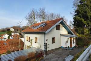 Einfamilienhaus mit schönem Ausblick – Die vollständige Adresse der Immobilie erhältst du vom Anbieter., 84307 Eggenfelden – Vorschaubild 2