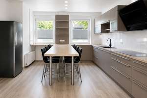 Käuferprovisionsfrei: Familienhaus mit 196 m², 5 Schlafzimmern, 3 Bädern und großem Garten – Dreigarbenfeld 20-22, 45359 Schönebeck, Essen – Vorschaubild 5