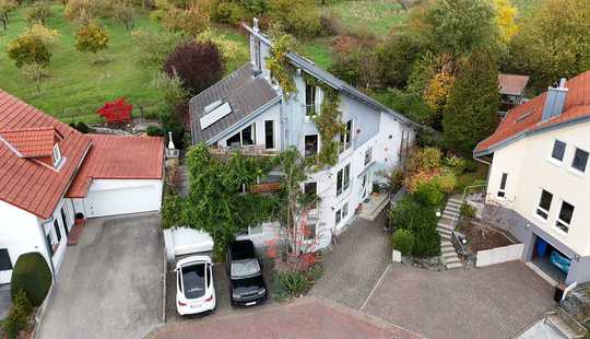 Bild von Großzügiges Einfamilienhaus mit Einliegerwohnung & Appartement im Dachgeschoss 🌹