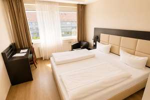 Modern möbliertes City-Apartment mit hochwertigem Bad in zentraler Lage in Karlsruhe – Kriegstr. 51, 76133 Innenstadt-West, Karlsruhe – Vorschaubild 1