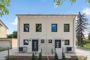 Lichtdurchflutetes Familienparadies: Ihr neues A+ Traumhaus auf 3 Etagen – Die vollständige Adresse der Immobilie erhältst du vom Anbieter., 12683 Biesdorf, Berlin – Vorschaubild 2