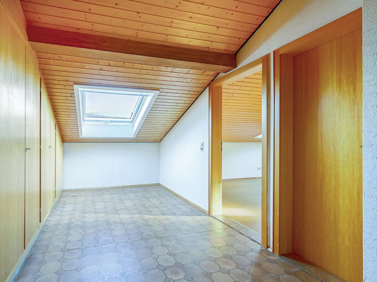 Immobilie in Malsch - Ein Zuhause mit Zukunft: Großzügiges Zweifamilienhaus mit Charme, Scheune und viel Raum zum Leben - Bild 3