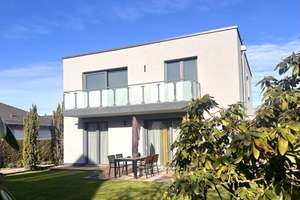 Erstbezug:Exklusive Neubauwohnung in Zweifamilienhaus mit Balkon/Top-Energieeffizient A +/ mit EBK