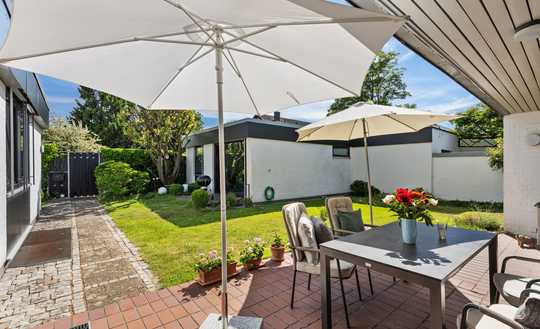 Privatsphäre für Ihre Familie! Gepflegter Winkelbungalow mit Nebengebäude (ELW) in KA, NW-Stadt